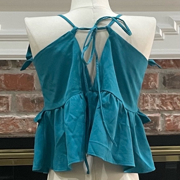 Romeo & Juliet Couture turquoise ruffled crop top with lace up back / M / EUC - Picture 8 of 17